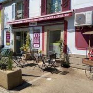 Photo de l'entrée de la cave du bistronome à châteaulin dans le finistère